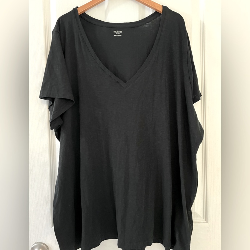 NWOT Madewell v-neck pull on black short sleeved top. Size 3X